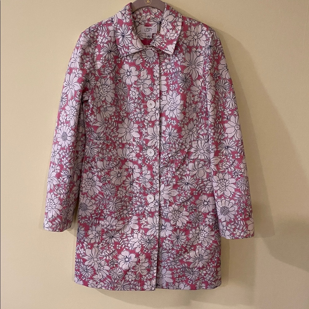 LOFT Pink ,White& Black Floral Jacket. Size 6. Great condition. Dry clean only.